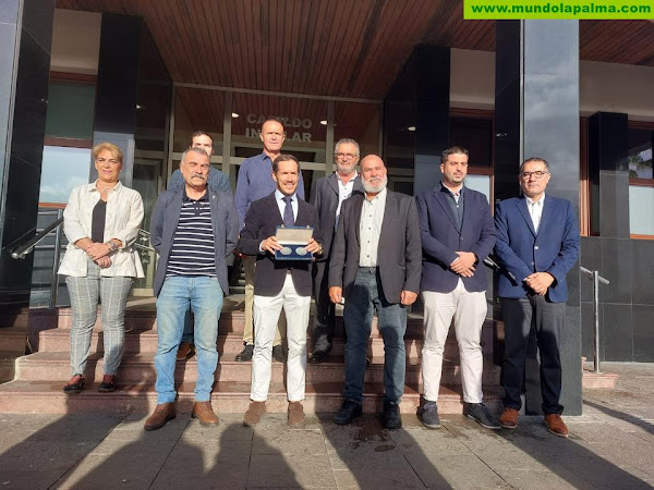 La S.D. Tenisca entregó la Medalla Conmemorativa de su Centenario al Cabildo Insular de La Palma