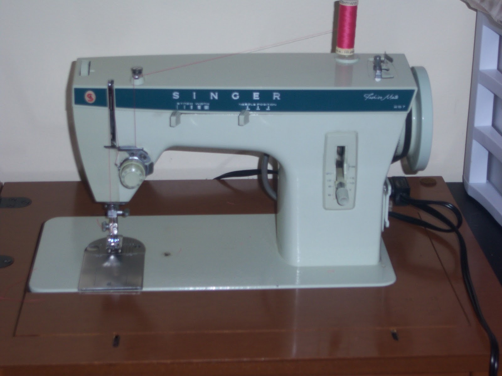 Singer Fashion Mate 257 Sewing Machine & Table – Gathered By Hunter