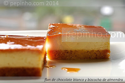 Flan de chocolate blanco y bizcocho de almendra