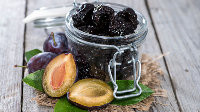 The benefits of dried plum for strengthening bones and more