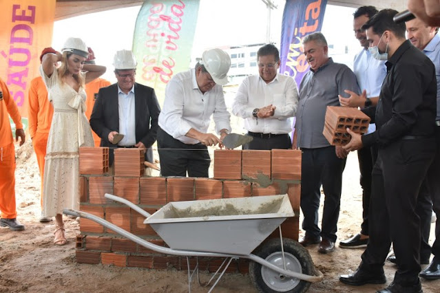 João Azevêdo participa de lançamento da pedra fundamental da Escola Raul Córdula