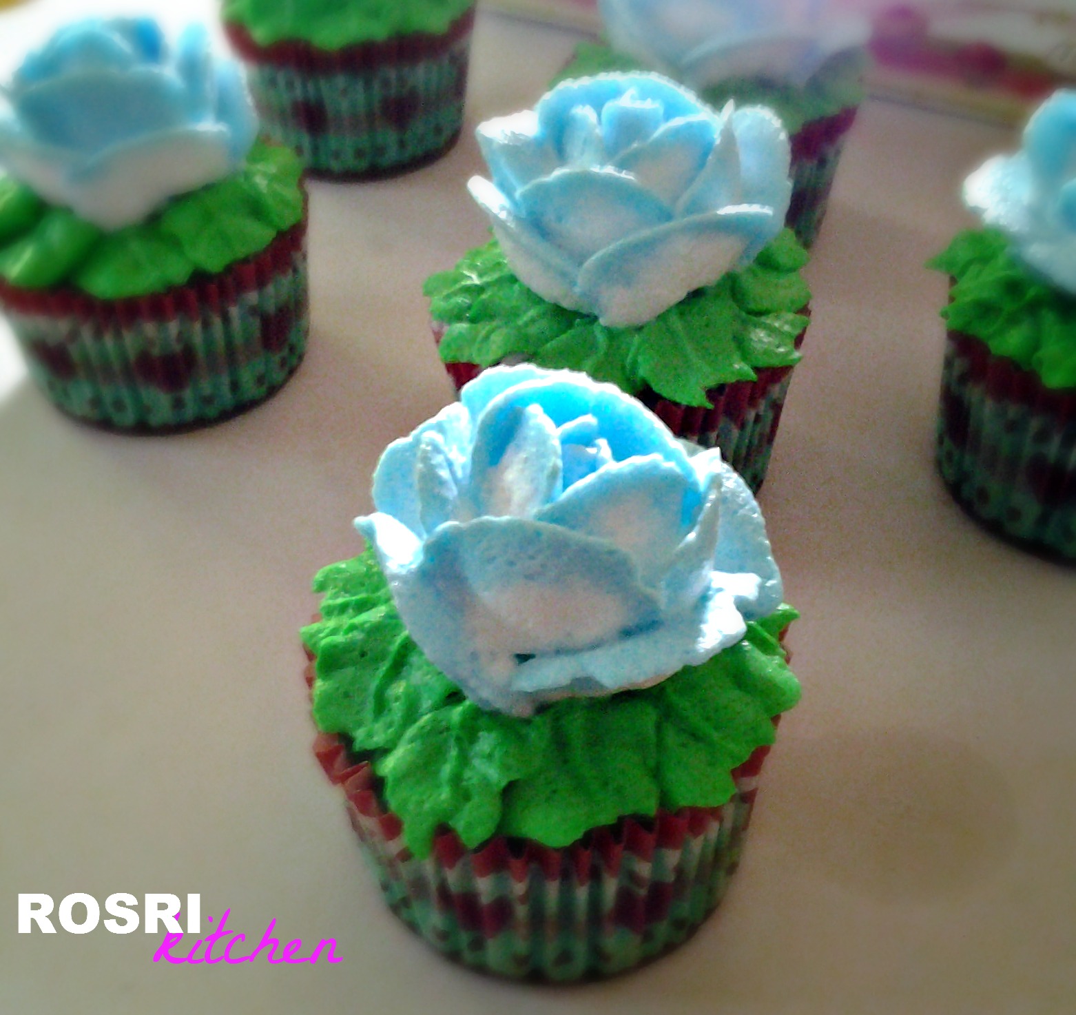 ROSRI kitchen: Kek Cawan Baldu Biru