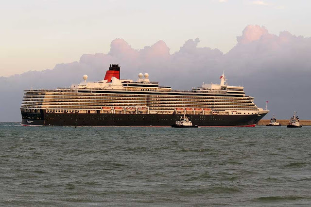 Queen Elizabeth cruise ship, IMO 9477438, Livorno