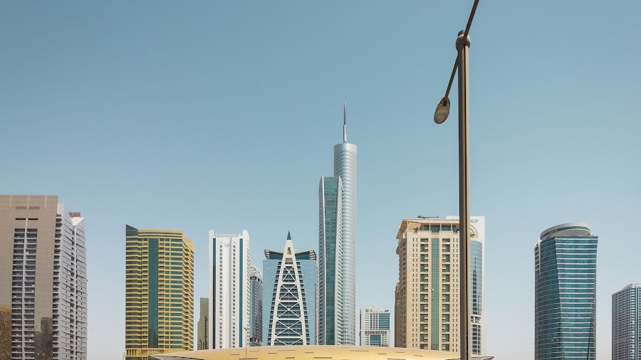 Perspectivas minimalistas de la arquitectura icónica de Dubai