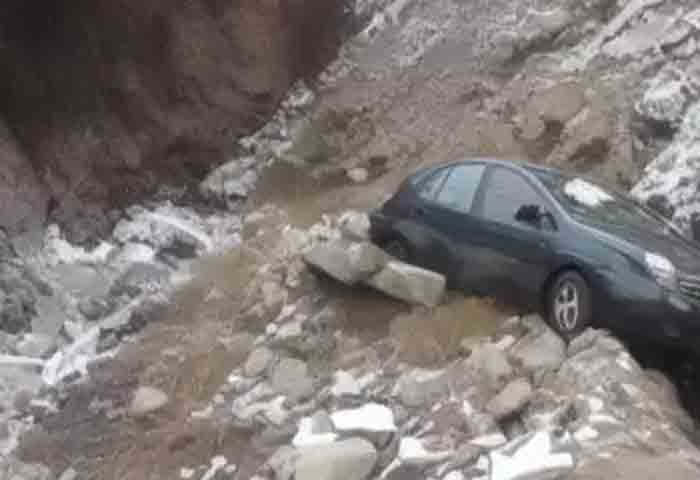 News,National,India,Mumbai,Accident,Injured,Police,police-station,Parents, Car falls 200ft in gorge, family of 5 escapes with minor injuries in Maharashtra's Mangaon
