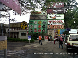 Cihampelas Walk (Ciwalk) Kawasan Wisata Belanja 