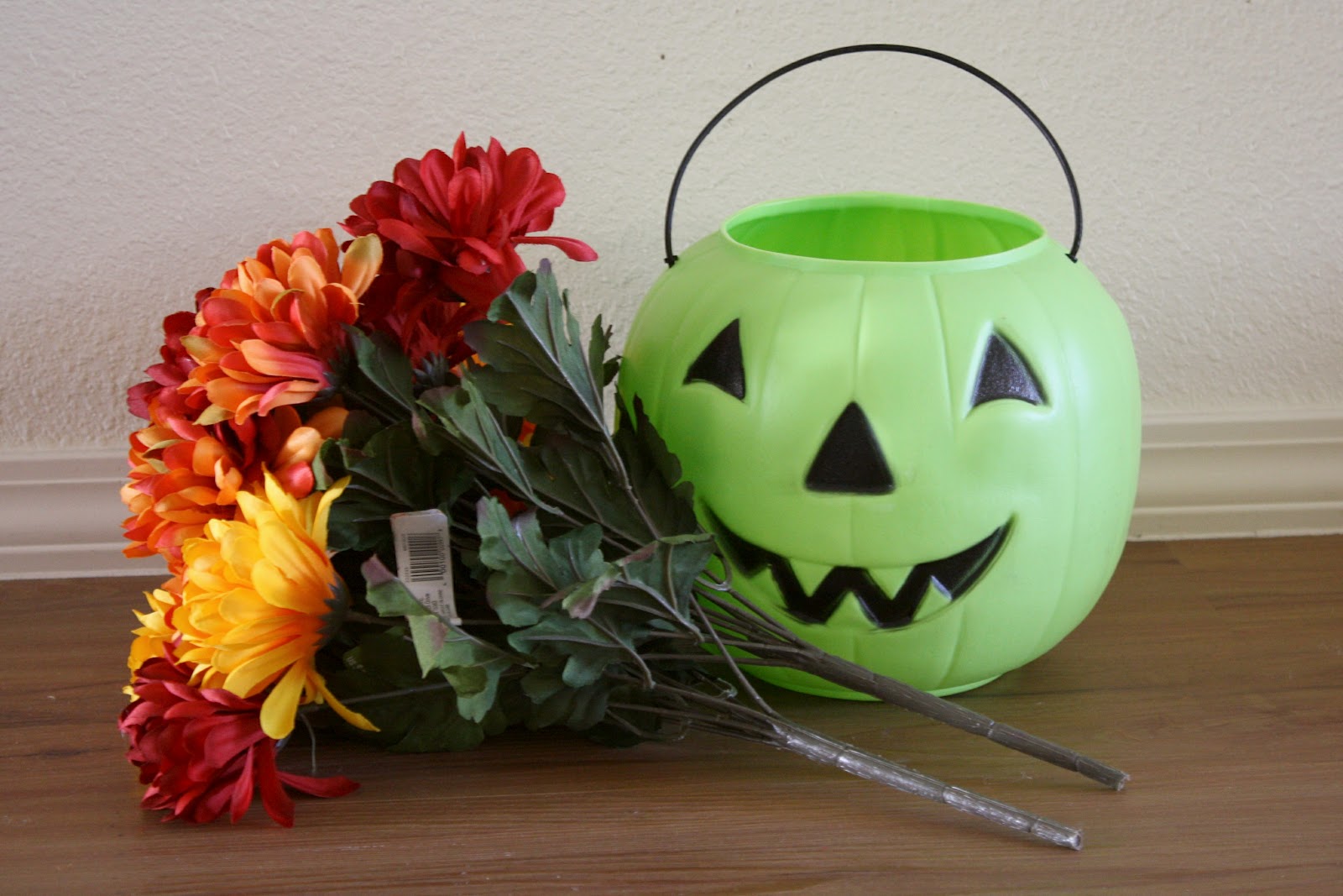 Cheap Pumpkin Planter {$1 Plastic Pumpkin Makeover