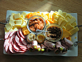 @melissakaylene #christmas food platter ideas