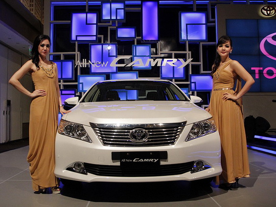  Jual  Mobil  Bekas  Second Murah  Harga Toyota Camry 2014 