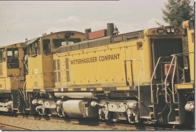 56154116-32 Weyerhaeuser Woods Railroad (WTCX) SW1500 #302 at Headquarters, Washington on May 17, 2005