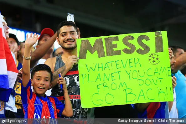 Barcelona fan has interesting message for Lionel Messi