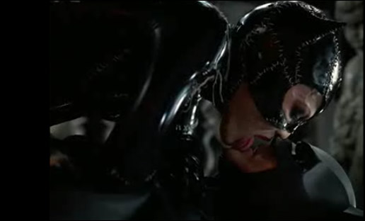 catwoman and batman kissing