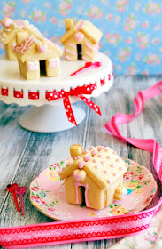 Check out how to make these adorable Home Sweet Home 3D Sugar Cookies for Valentine's Day with step-by-step video tutorial!  http://uTry.it  