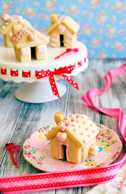 Check out how to make these adorable Home Sweet Home 3D Sugar Cookies for Valentine's Day with step-by-step video tutorial!  http://uTry.it  