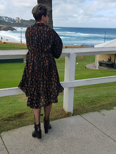 A PERFECT DRESS FOR A SUNNY AUTUMN DAY 