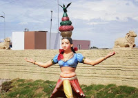 woman balancing things on her head