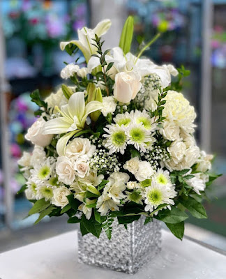 White flower arrangement for Christmas