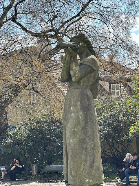 In park Holubička, there is a sculpture "Girl with Pigeons" created by Václav Šimek in 1960