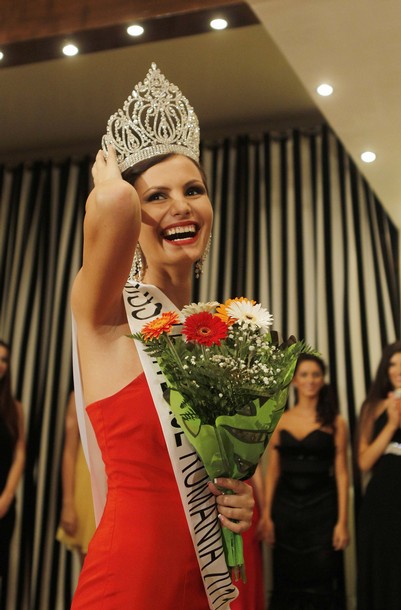 miss universe romania 2011 winner larisa popa