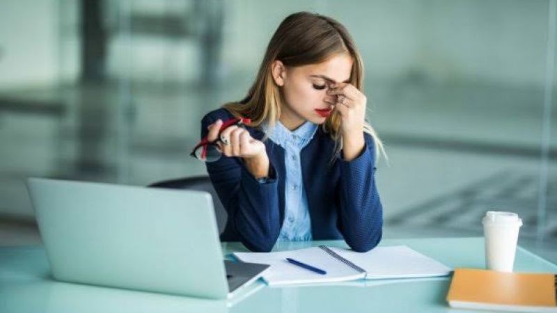 8 Tips Mengatasi Rasa Stres Saat Bekerja