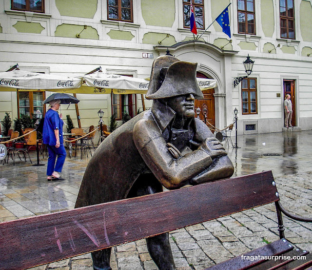 Estátua de soldado napoleônico em Bratislava, Eslováquia