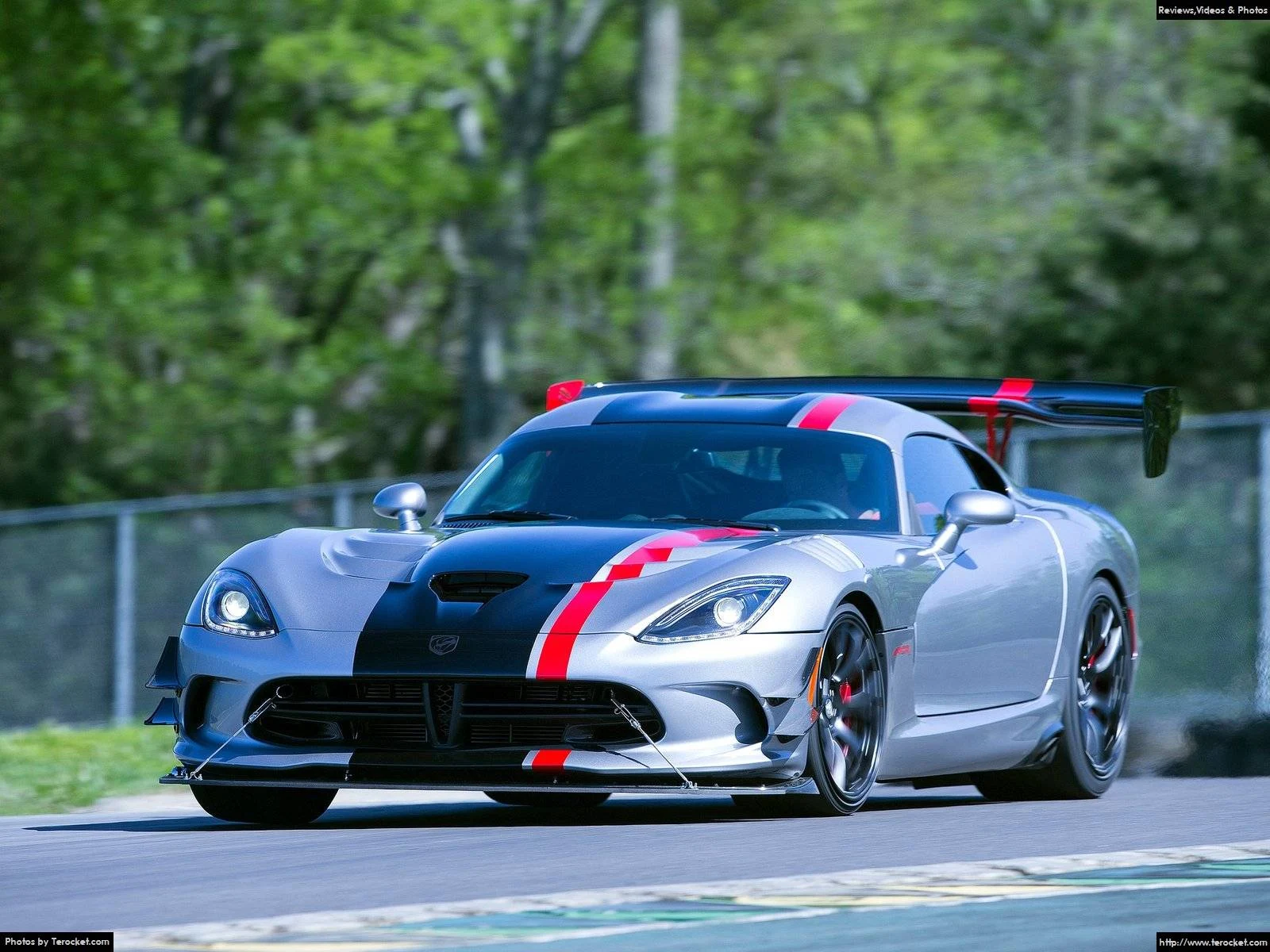 Hình ảnh siêu xe Dodge Viper ACR 2016 & nội ngoại thất