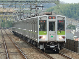 京王電鉄　急行　新宿行き　都営10-000形230F