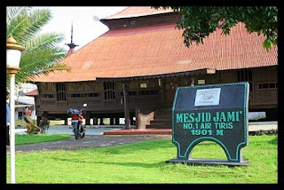 Halaman Depan Masjid Jami' Air Tiris Kampar - Riau