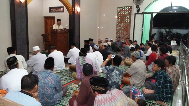 DANRAMIL, BATI TUUD DAN BABINSA KOMPAK TARAWIH KELILING DI DESA TRIYAGAN MOJOLABAN