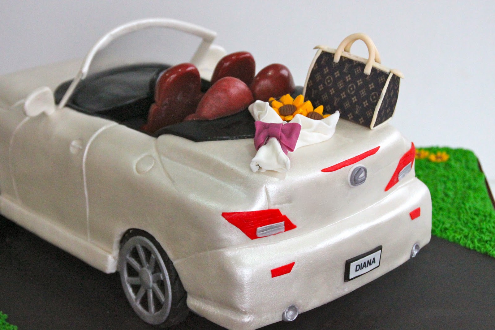 Celebrate with Cake!: Lexus Convertible Car Cake