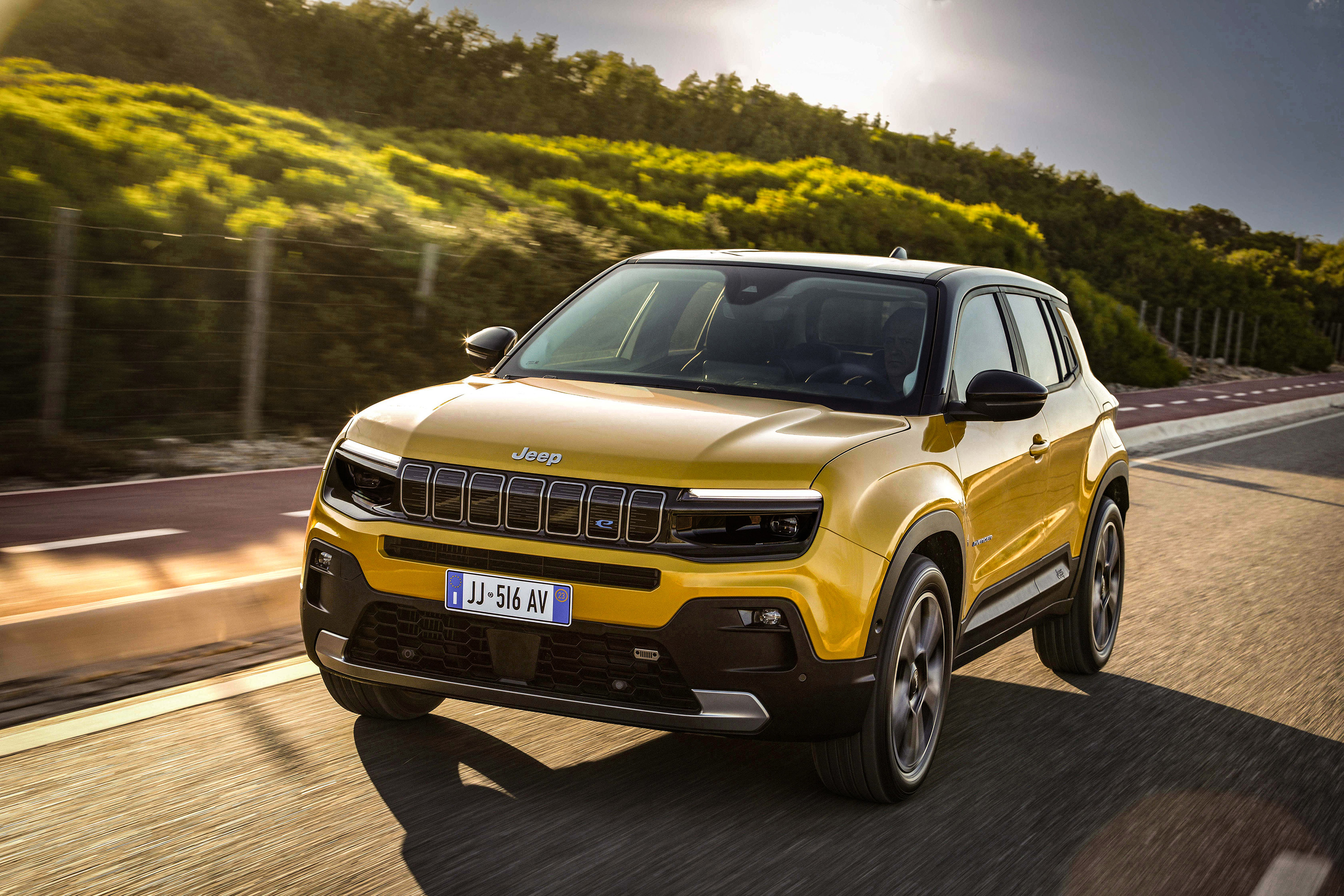 Nuova Jeep Avenger a benzina