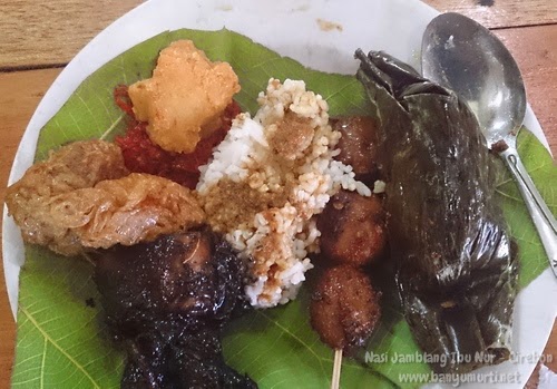 Kuliner Cirebon - Nasi Jamblang Ibu Nur