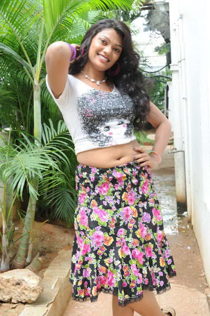 Keerthi_hot_girl