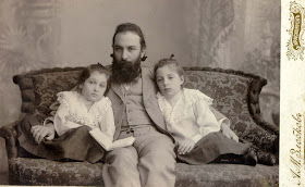 ! Красноярск Злобков Нотариус Иосиф Абрамович Ицын с дочерьми