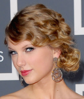 taylor swift prom hairstyles 2012 9 Taylor Swift Beautiful Prom Hairstyles