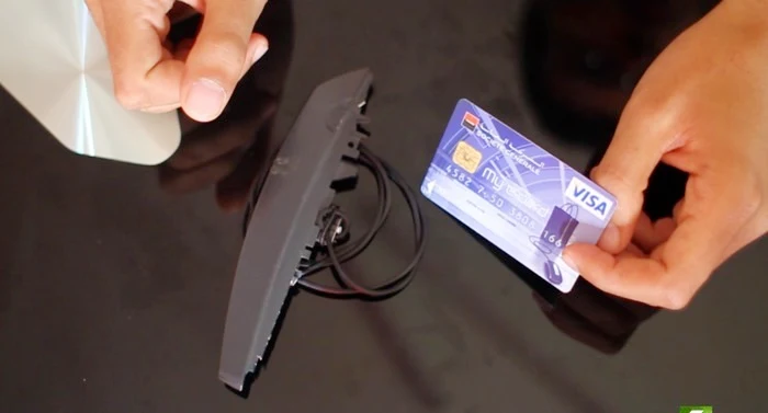 خطير هكذا تسرق معلومات اي بطاقة مصرفية بإستعمال ادوات منزلية فقط وجرب بنفسك !