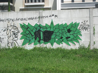 the street wall of graffity