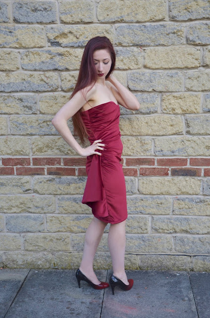 Sewing blog tutorial for Studio Faro Apron Dress bombshell dress