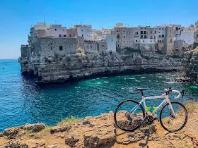 cycling apulia southern Italy carbon road bike rental shop in Polignano a Mare