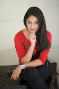 Hari Priya dazzling stills-thumbnail-13