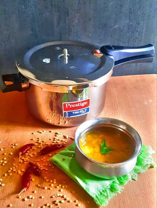 Idli sambar in pressure cooker