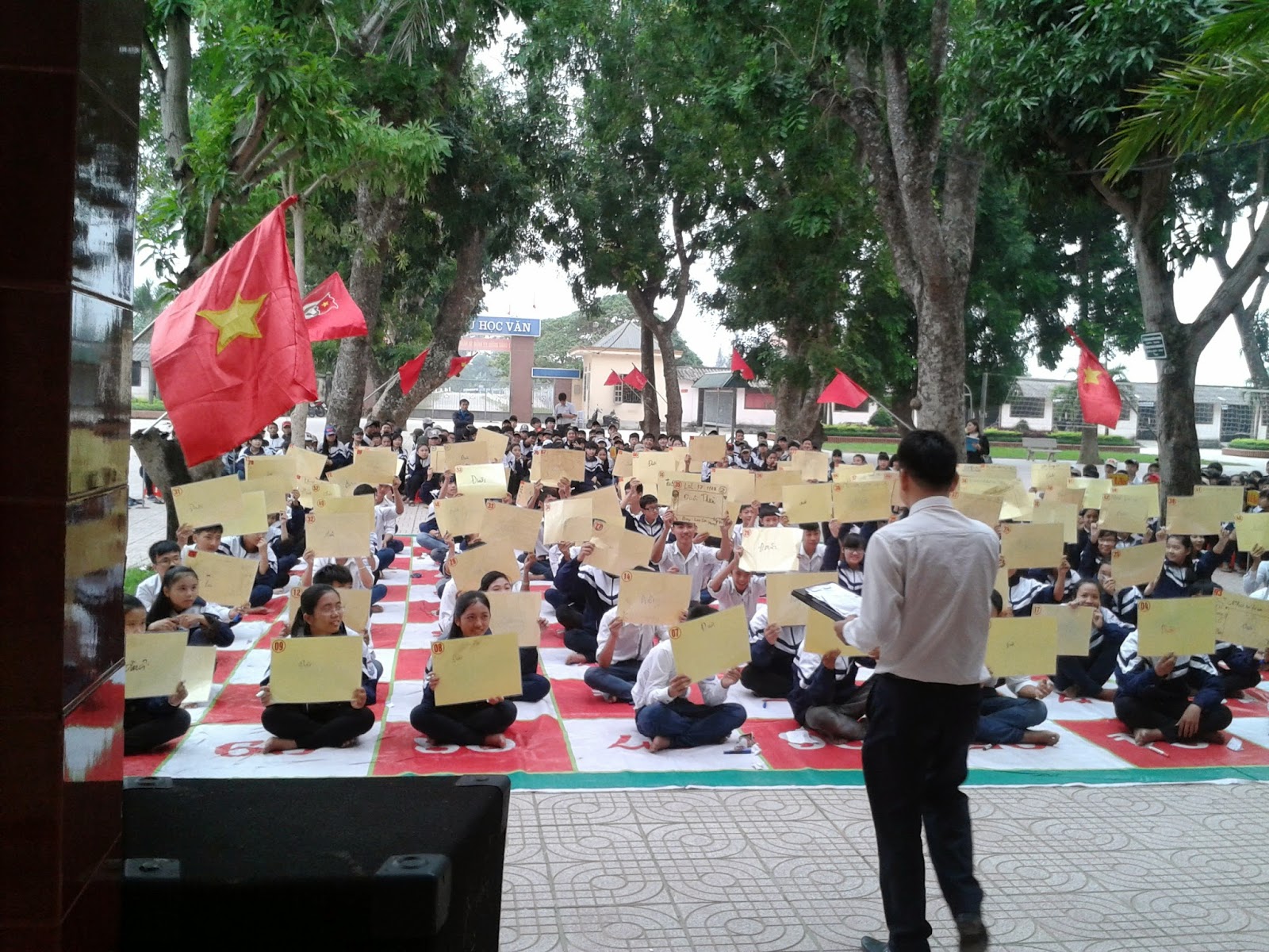 HỘI THI “RUNG CHUÔNG VÀNG - SỨC KHỎE SINH SẢN HÀNH TRANG TUỔI HỌC ĐƯỜNG” TẠI TRƯỜNG TRUNG HỌC PHỔ THÔNG LÊ HỒNG PHONG, HƯNG NGUYÊN