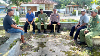 Polsek Nanggulan Menggelar Giat Jum’at Curhat bersama Tokoh Masyarakat dan Personel Linmas Kapanewon Nanggulan