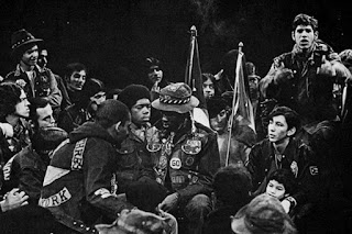La pandilla Ghetto Brothers en 1970 con Benjamin Melendez destacado a la derecha