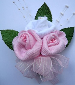 baby-sock-corsage-3bud