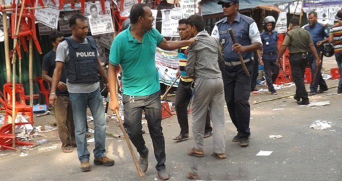 পটিয়া টেম্পু-টেক্সী সমবায় সমিতির নির্বাচনে সংঘর্ষের ঘটনায় ২৫০ জনের বিরুদ্ধে মামলা; পটিয়া; চট্টগ্রাম; Patiya; Chittagong; Chattogram