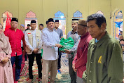 Lakukan Safari Ramadhan Perdana, Pj Bupati Nukman Serahkan 50 Paket Sembako