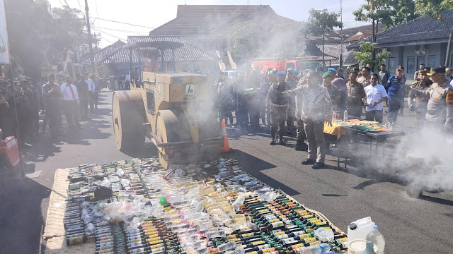 Polres Ciamis Musnahkan Barang Bukti Narkoba, Miras, dan Knalpot Brong, Dilanjutkan Konferensi Pers Ungkap Kasus