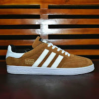 Sepatu Adidas Gazelle Warna Tan Kombinasi Putih 