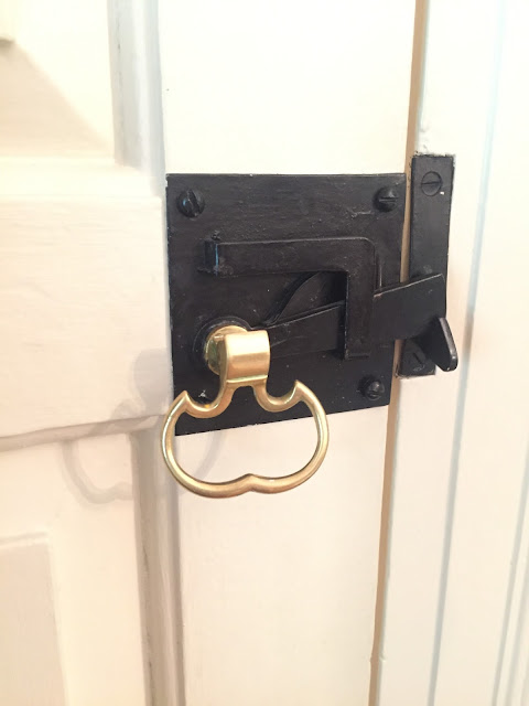 brass door latch 